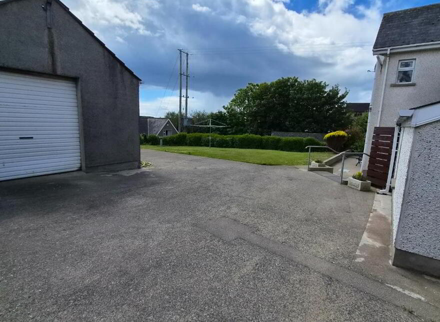 Bridge House, 3 Ballymartin Village, Ballymartin, BT34 4PA