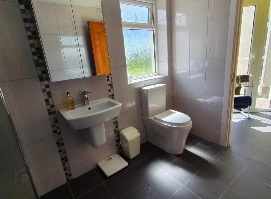 Bridge House, 3 Ballymartin Village, Ballymartin, BT34 4PA