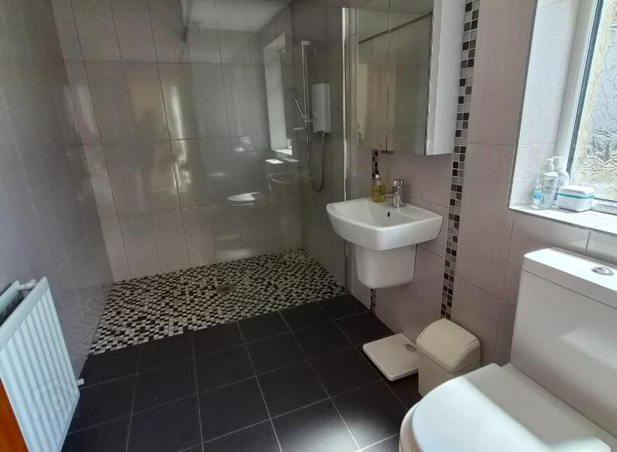 Bridge House, 3 Ballymartin Village, Ballymartin, BT34 4PA