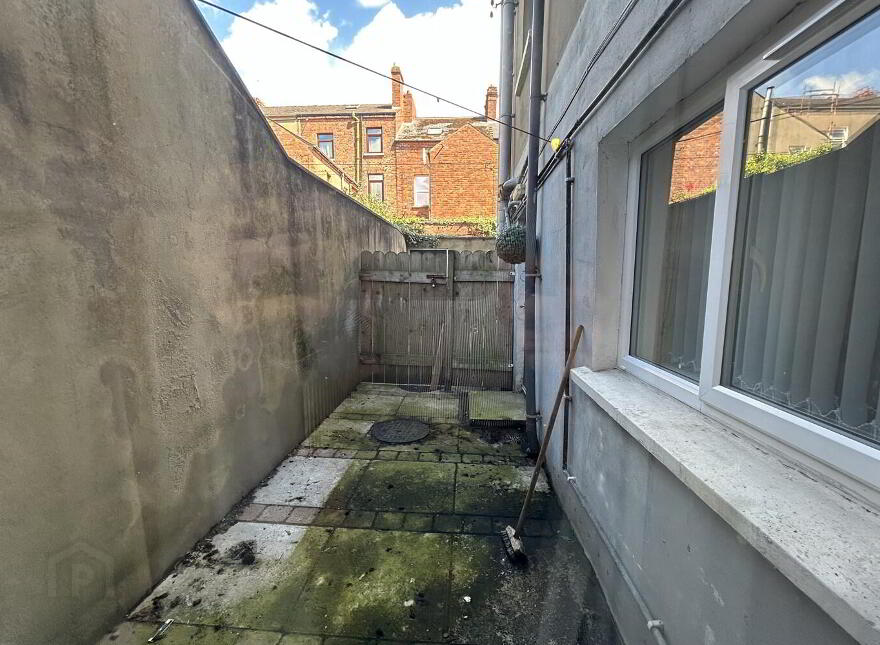 Flat 1, 15 Kinnaird Terrace, Belfast, BT14 6BN