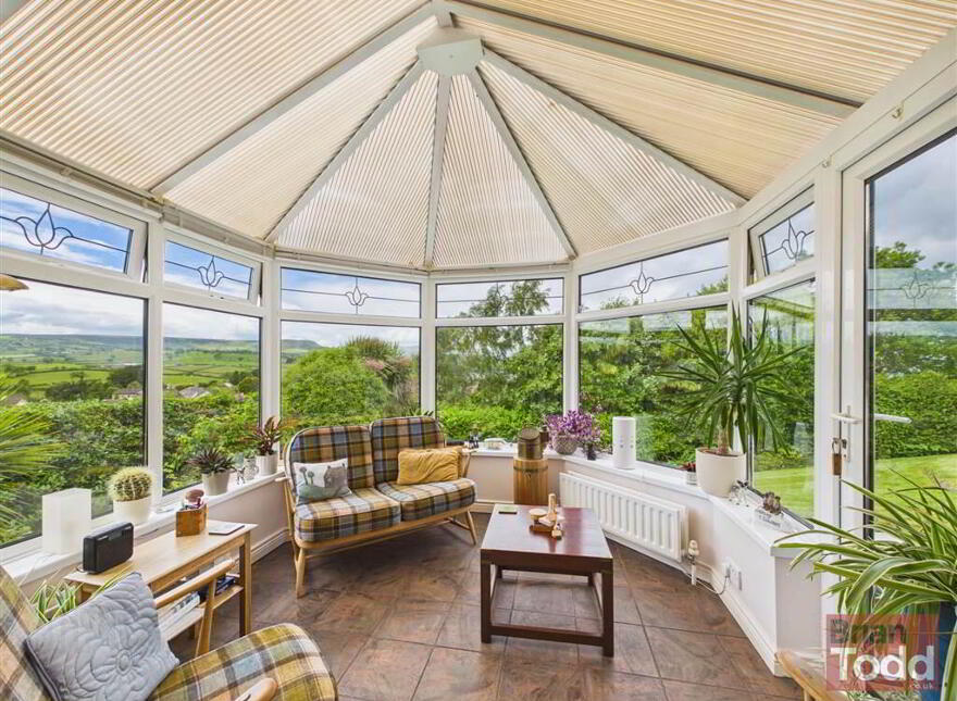Cairnbeg Crescent, Larne, BT40 1UH