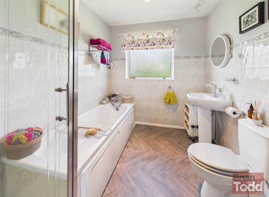 Cairnbeg Crescent, Larne, BT40 1UH