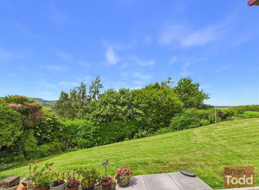 Cairnbeg Crescent, Larne, BT40 1UH