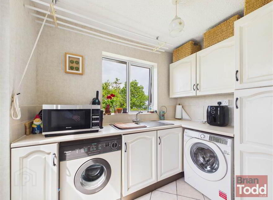 Cairnbeg Crescent, Larne, BT40 1UH