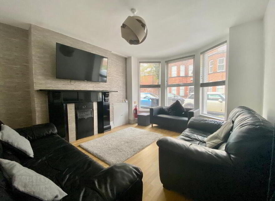 18 Wellington Park Avenue, Belfast, BT9 6DT