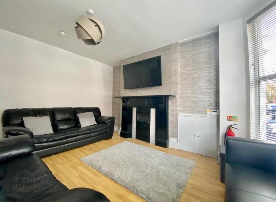 18 Wellington Park Avenue, Belfast, BT9 6DT