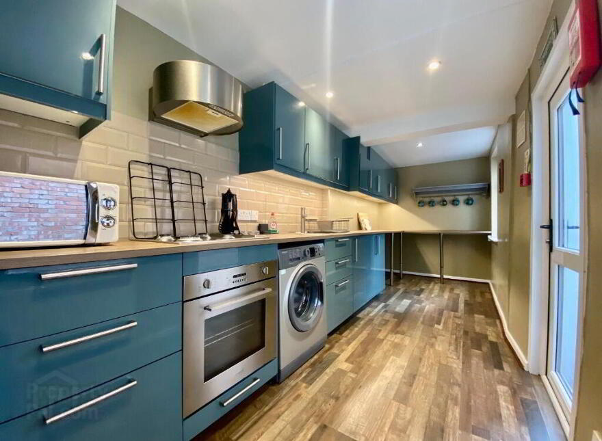 18 Wellington Park Avenue, Belfast, BT9 6DT