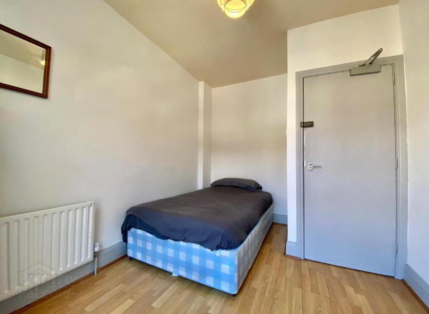 18 Wellington Park Avenue, Belfast, BT9 6DT