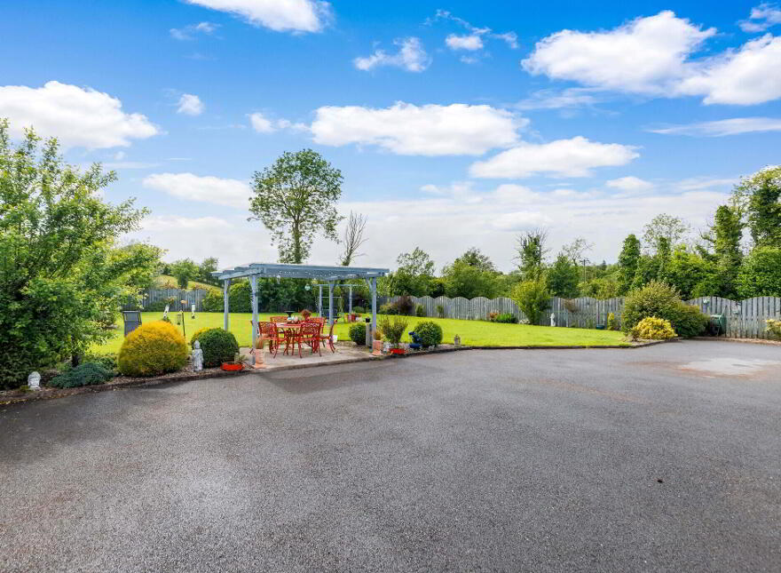 Shanroe, Scotstown, H18R962