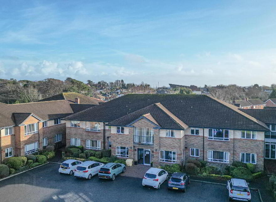8 Roseville Apartments, Bangor, BT19 1DZ
