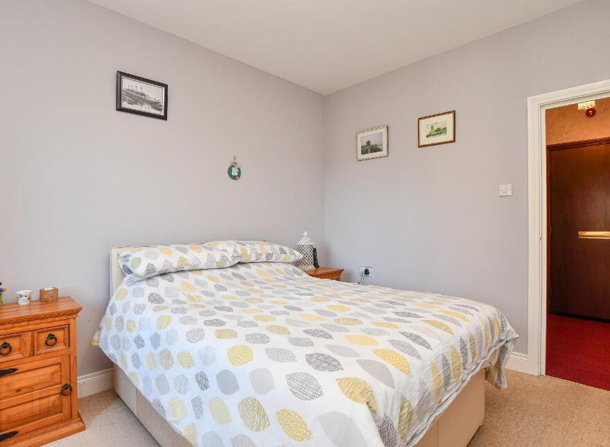 8 Roseville Apartments, Bangor, BT19 1DZ