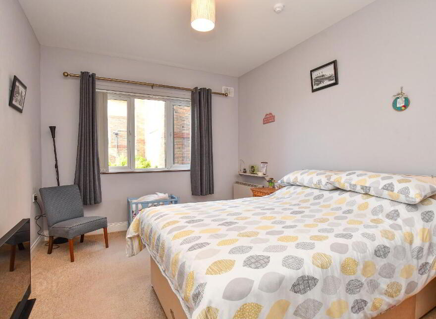 8 Roseville Apartments, Bangor, BT19 1DZ