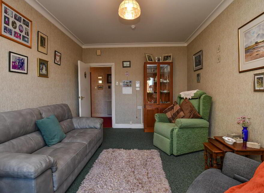 8 Roseville Apartments, Bangor, BT19 1DZ