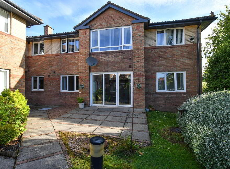8 Roseville Apartments, Bangor, BT19 1DZ