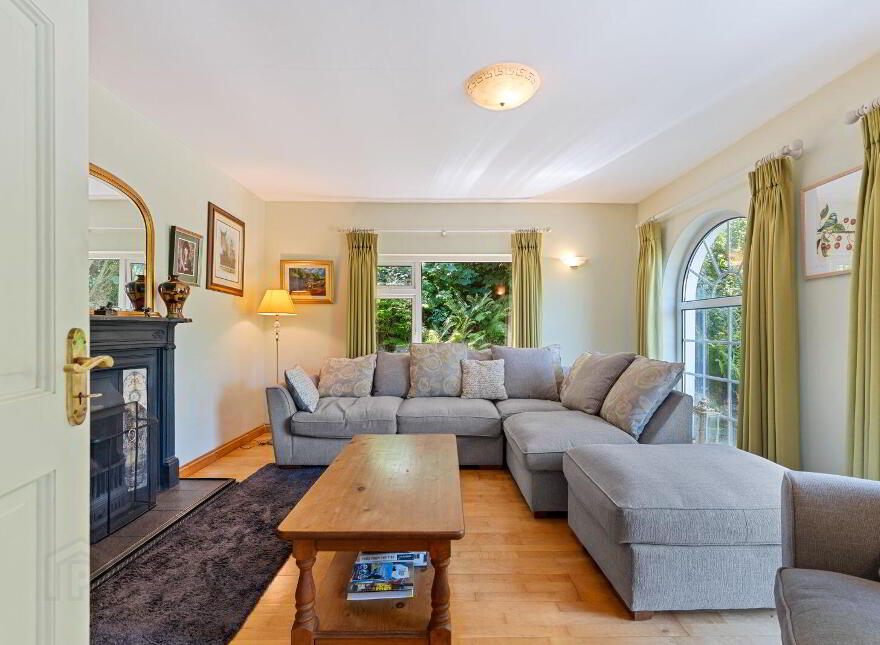 Commeen, Carrigaline, P43PX28