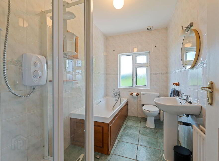 Commeen, Carrigaline, P43PX28