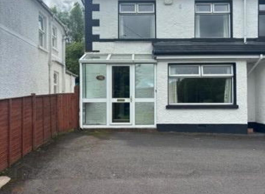 Dublin Road, Enniskillen, BT74 6HN