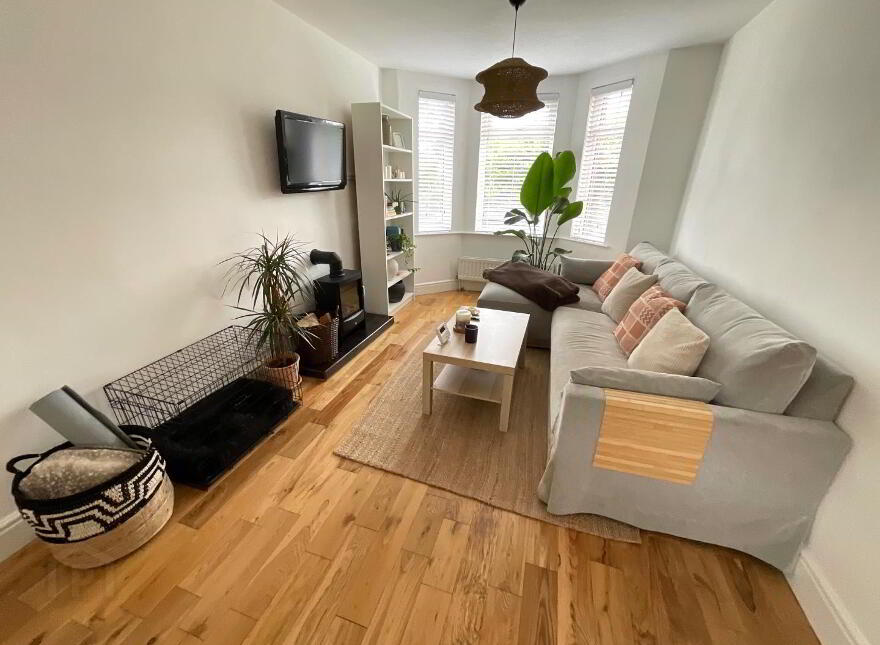 201 Ballygomartin Road, Belfast, BT13 3NB