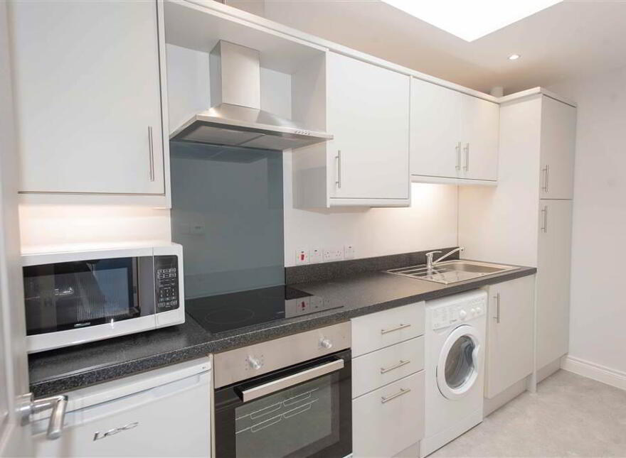 Apt 3B, Belmont Road, Belfast, BT4 2AA