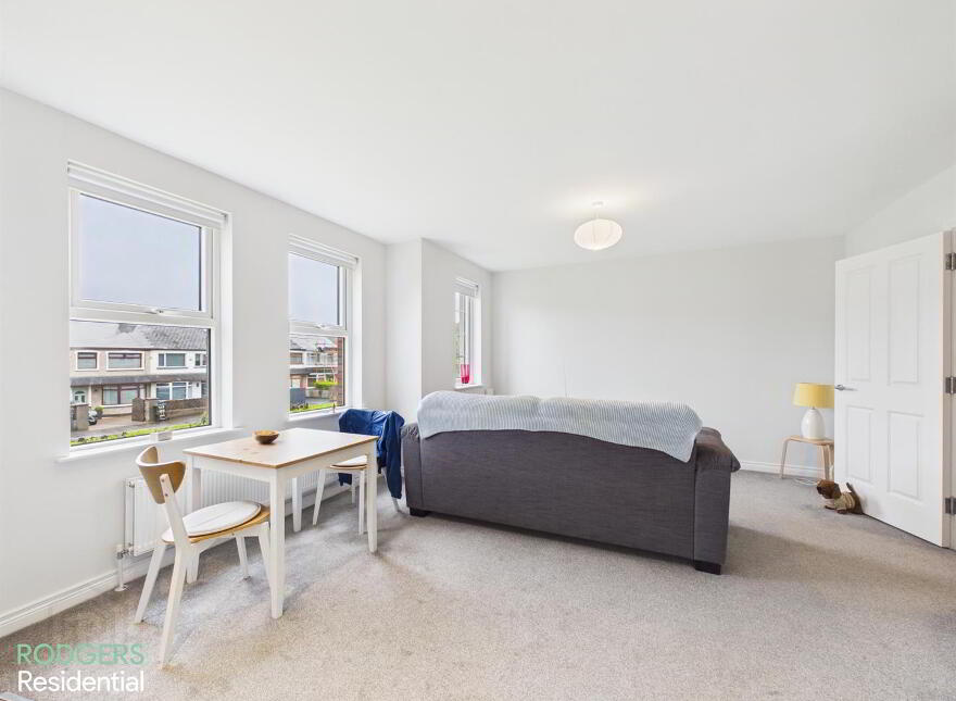 Apt 4, 3 Loughan Hall, Dundonald, Castlereagh, Belfast, BT16 2FQ