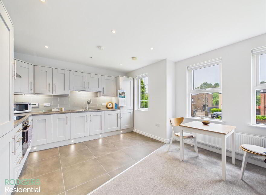 Apt 4, 3 Loughan Hall, Dundonald, Castlereagh, Belfast, BT16 2FQ