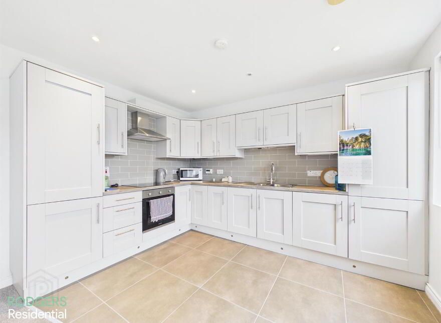 Apt 4, 3 Loughan Hall, Dundonald, Castlereagh, Belfast, BT16 2FQ