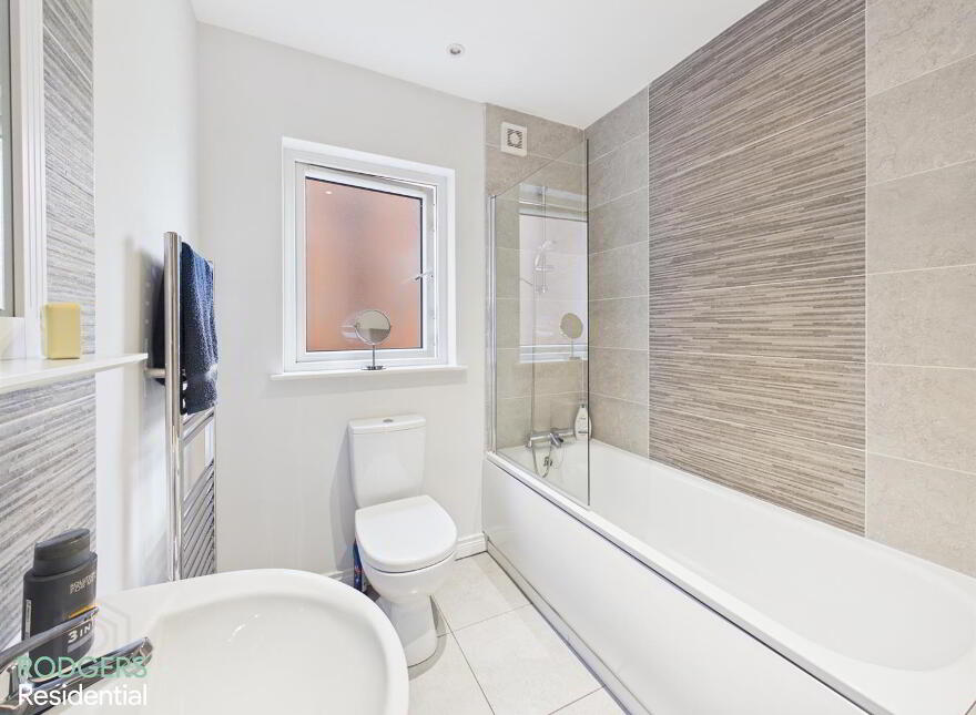 Apt 4, 3 Loughan Hall, Dundonald, Castlereagh, Belfast, BT16 2FQ