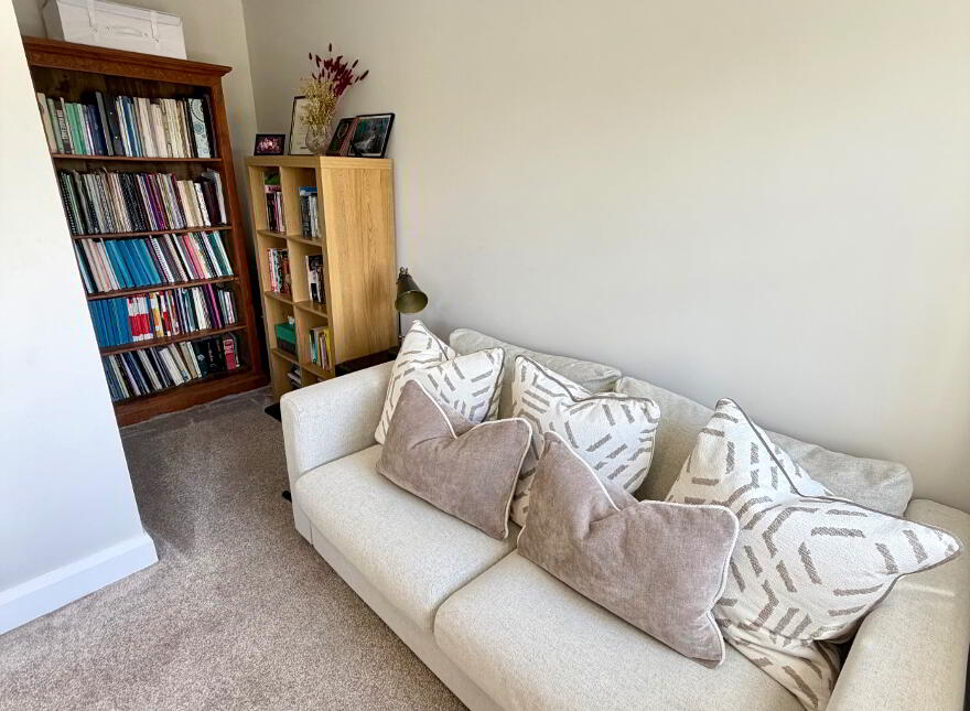 8 Artasooly Crescent, Tullysaran, Armagh, BT71 7UF