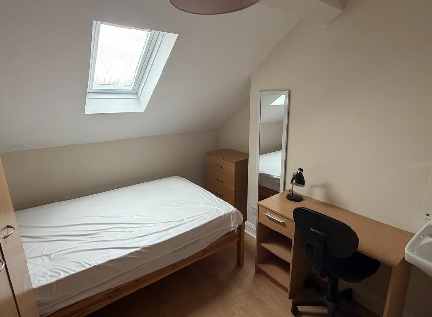 20 Stranmillis Gardens, Belfast, BT9 5AS
