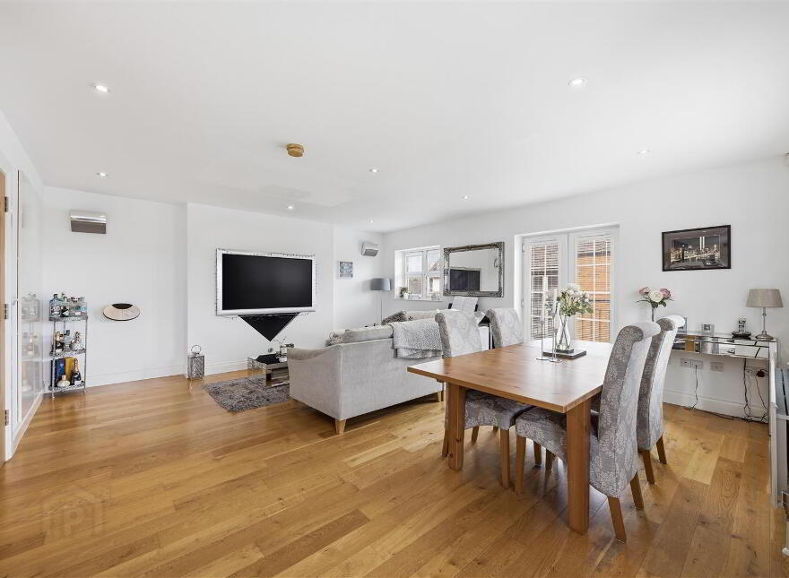 Apt 15 Bridge House, 9 Lagan Way, Wellington Square, Belfast, BT7 3LL