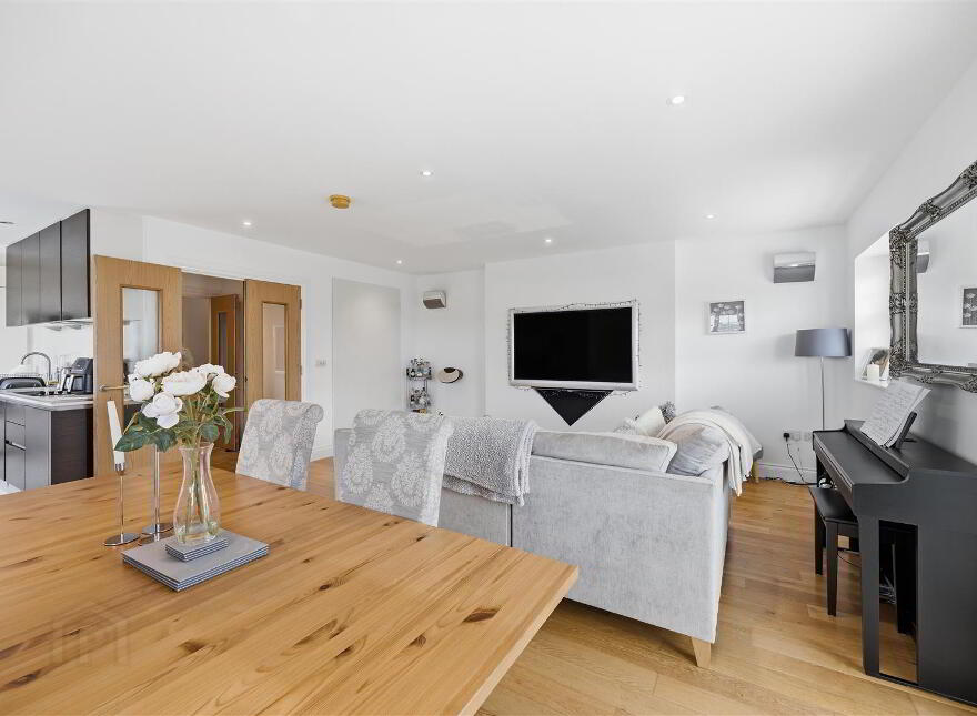 Apt 15 Bridge House, 9 Lagan Way, Wellington Square, Belfast, BT7 3LL