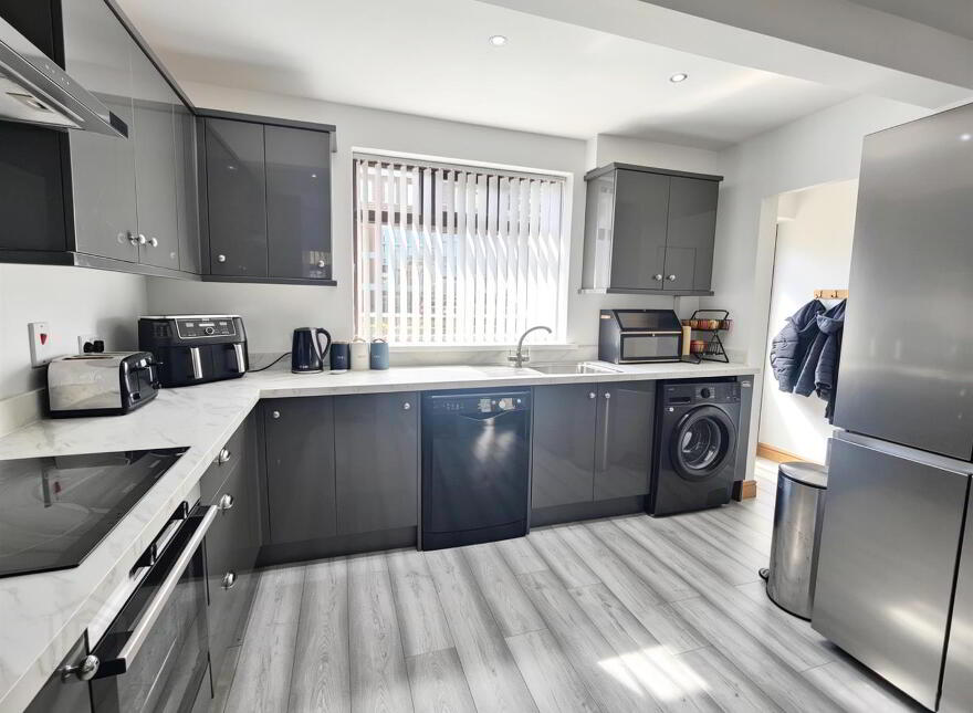 34 Parkmount Gardens, Belfast, BT15 4GP
