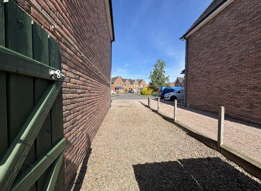 27 Church Green, Dromore, BT25 1LL