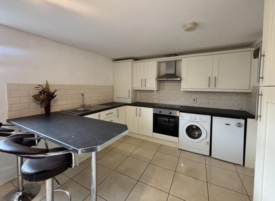 Apt 1, 14 The Square, Warrenpoint, BT34 3JT