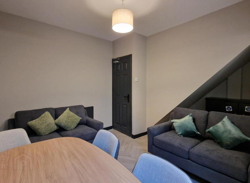 28 Edinburgh Street, Lisburn Road, Belfast, BT9 7DS