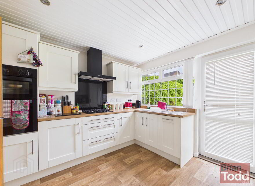 6 Heatherlea Drive, Larne, BT40 1SW