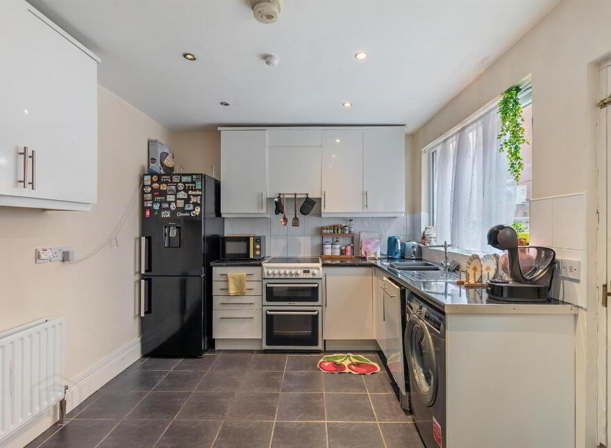 3 Rossmore Avenue, Belfast, BT7 3HB