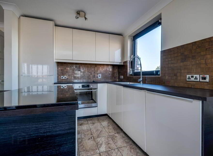 23 Balmoral Court, Belfast, BT9 7GR