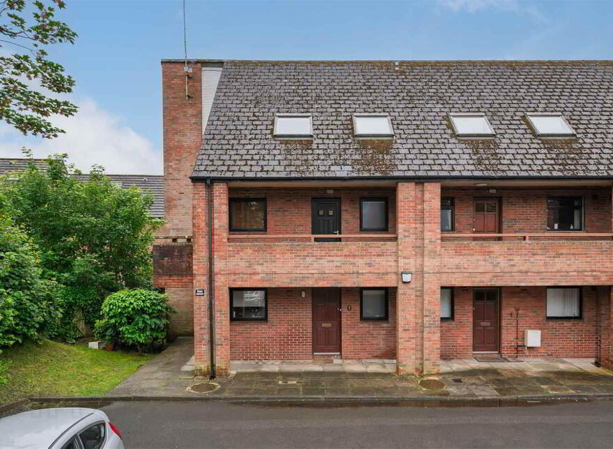 10 Rugby Court, Belfast, BT7 1PN