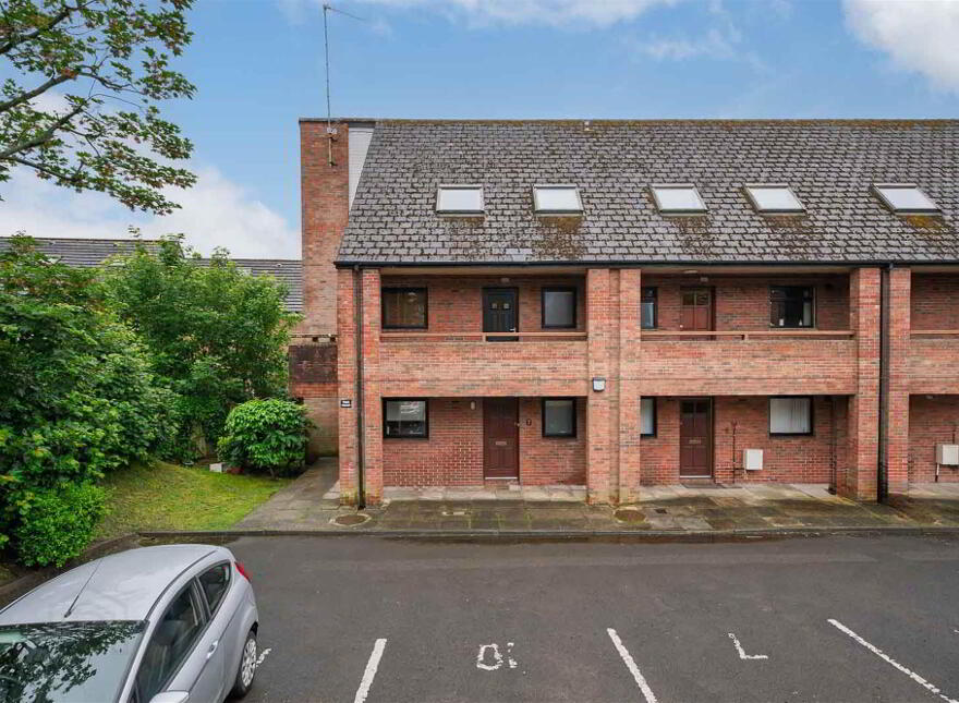 10 Rugby Court, Belfast, BT7 1PN