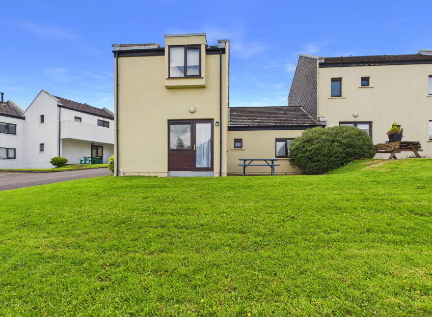 37 Carleton Village, Golf Links Road, Youghal, P36KR44