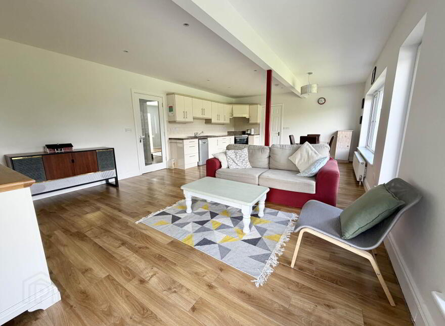 11 College Court, Cahir, County Tipperary, E21KX03