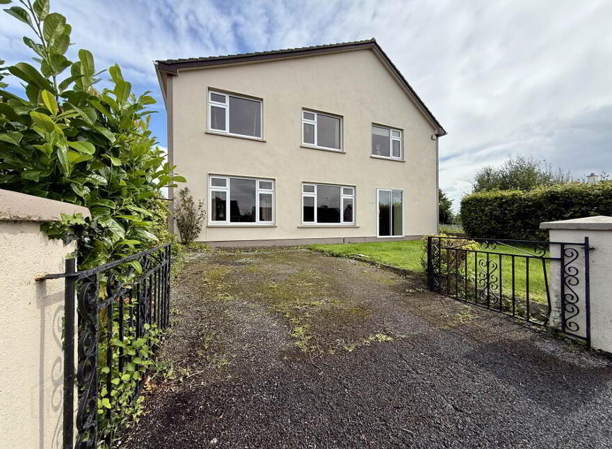 9b Knockroe, Castlerea, F45C934