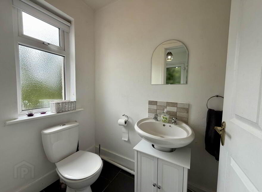 9b Knockroe, Castlerea, F45C934