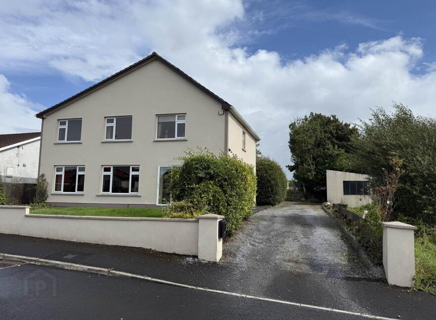 9b Knockroe, Castlerea, F45C934