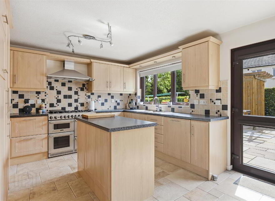 27 Clanwilliams Court, Ballynahinch, BT24 8XG