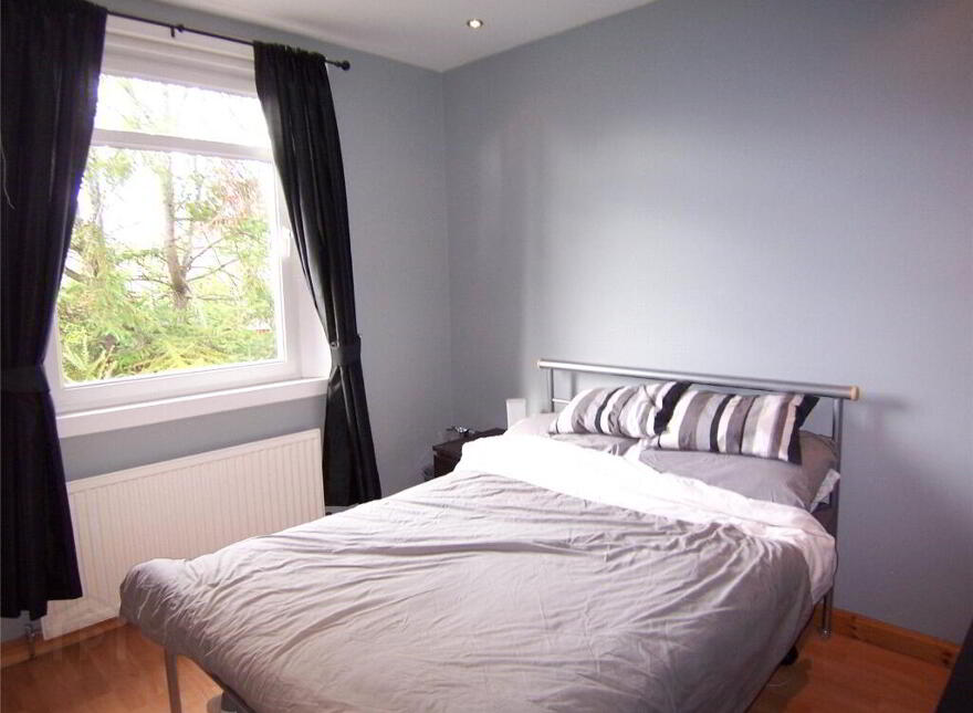 8 Parkhead Drive, Edinburgh, EH11 4SR