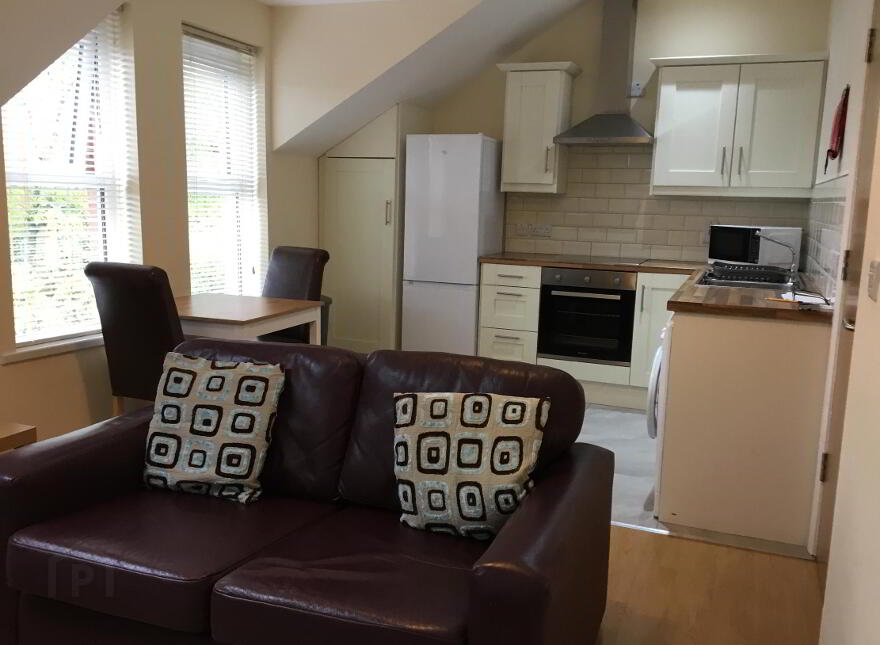 82 Eglantine Avenue, Belfast, BT9 6WT