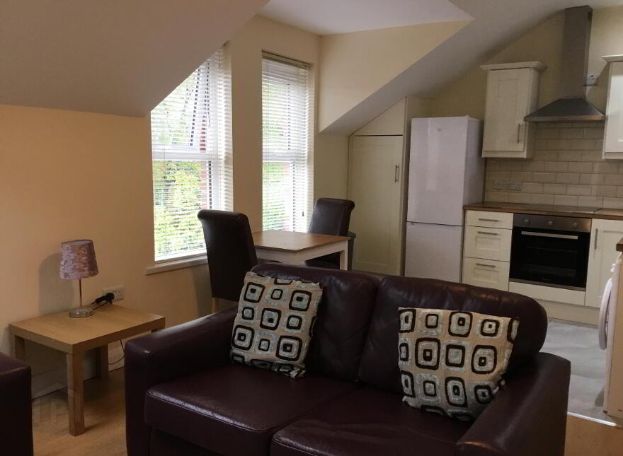 82 Eglantine Avenue, Belfast, BT9 6WT