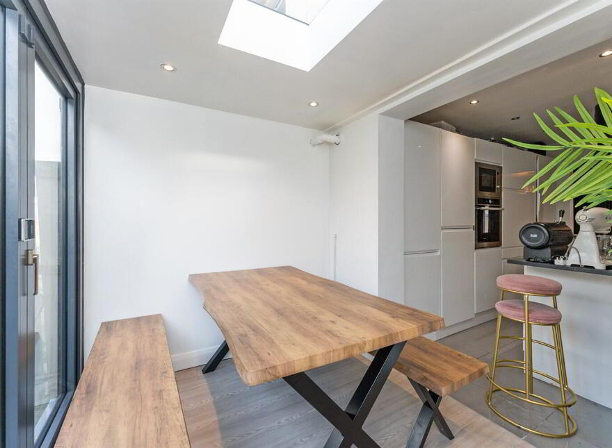 26 Mayfield Square, Belfast, BT10 0QR